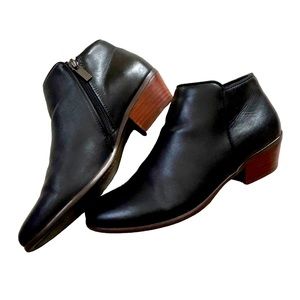 EUC Crown Vintage Genuine Black Leather Ankle Heeled Boots/Booties Size 7